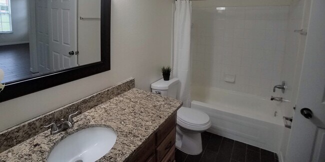 Building Photo - Stunning First Floor 2/2 Lake View  Condo ...
