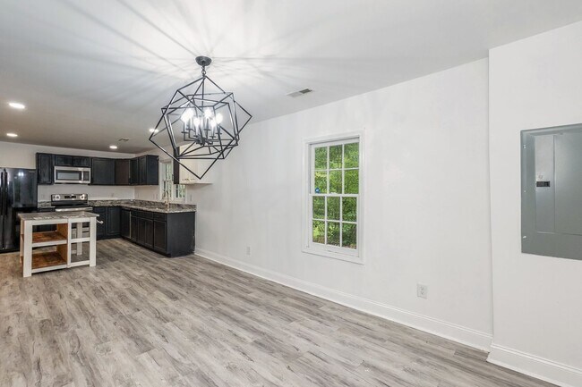 Building Photo - Three Bedroom Home