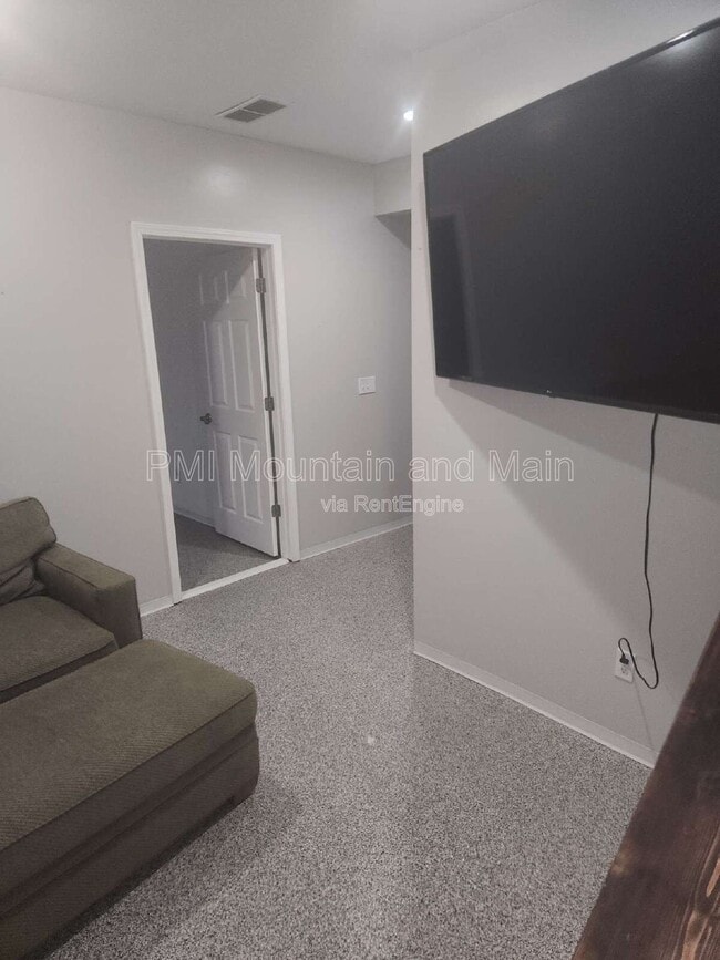 Building Photo - 52 Kirby Rd