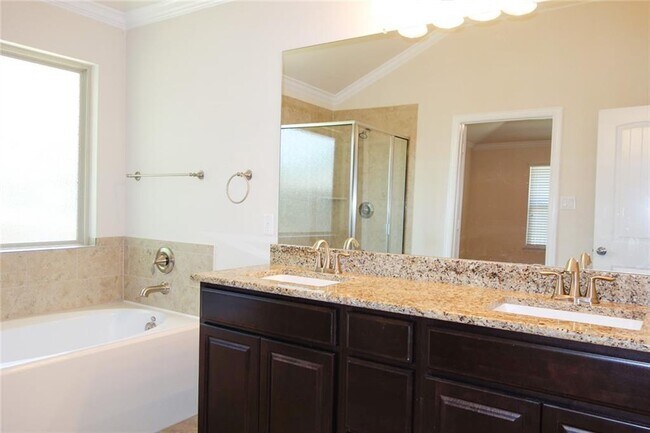 Building Photo - 3745 Bainbridge St