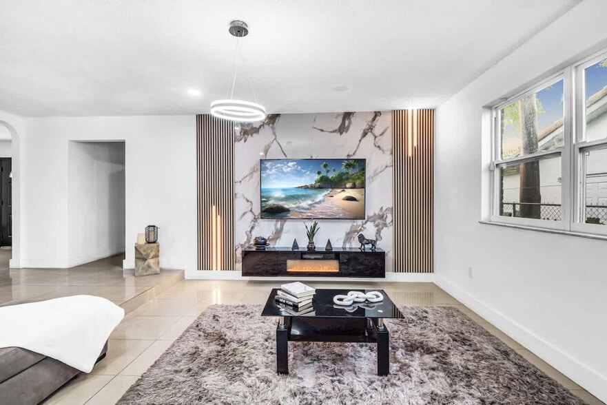 Building Photo - 18725 NE 18th Ave