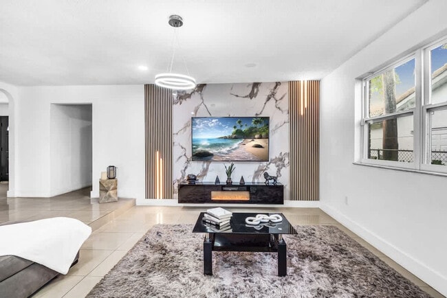 Building Photo - 18725 NE 18th Ave