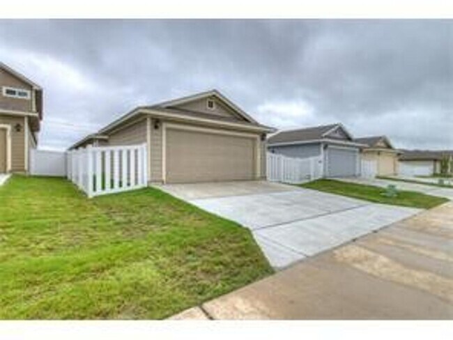 Building Photo - 932 Lost Pines Ln