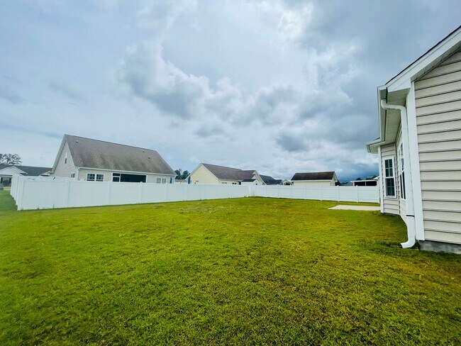 Building Photo - AVAILABLE November! Don't miss this Beauti...