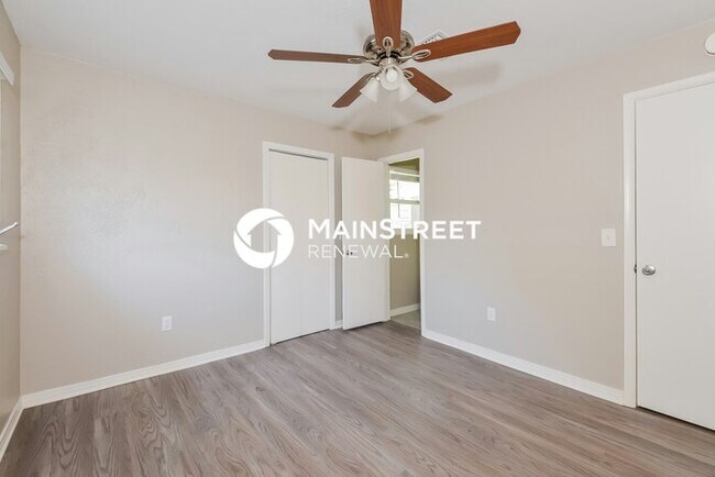 Building Photo - 3 Bedroom Pet-Friendly Home in Sarasota, FL with Main Street Renewal