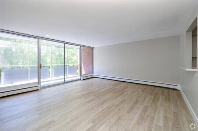 Building Photo - 2 Stonehill Dr