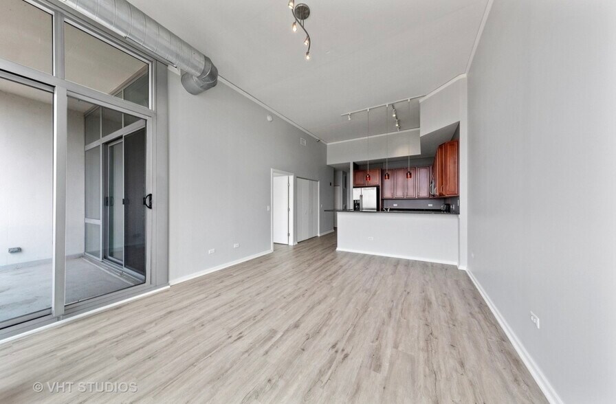 Building Photo - 1819 S Michigan Ave