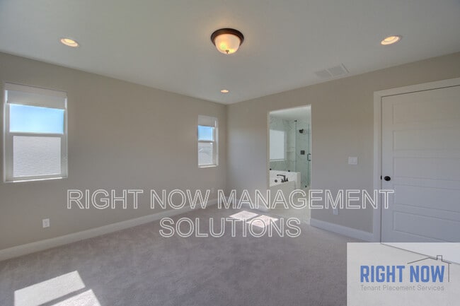 Building Photo - 6132 S Astoria Ave