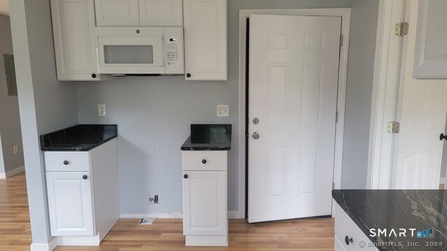 Building Photo - 2 Center St