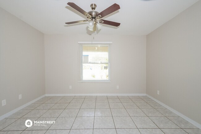 Building Photo - 1530 18th Ave SW