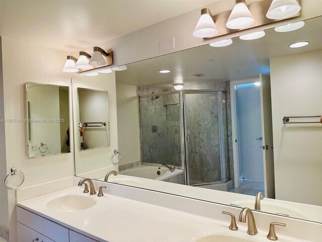 Building Photo - 3640 Yacht Club Dr