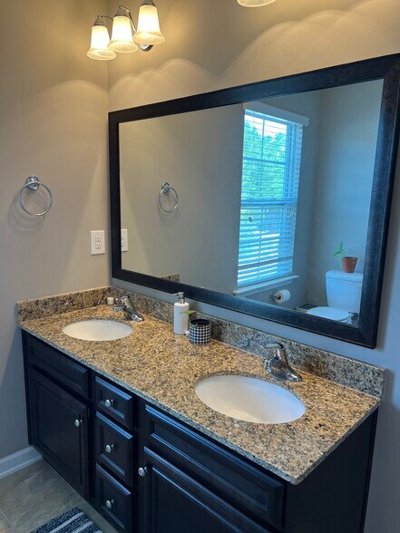 Building Photo - 440 Colony Lakes Dr