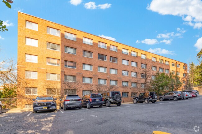 Building Photo - 3900 Tunlaw Rd NW