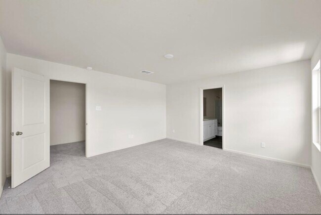 Building Photo - 14882 Calderon Dr