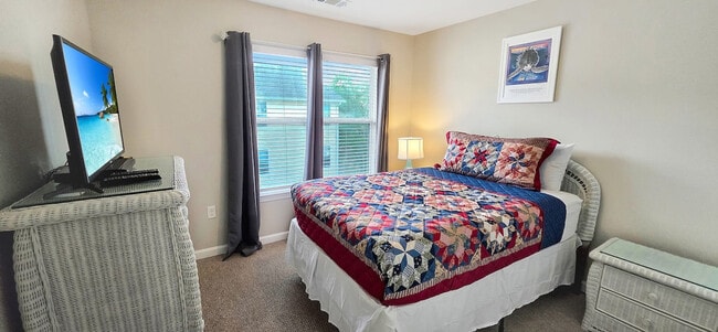 Building Photo - 2421 Beachview Dr