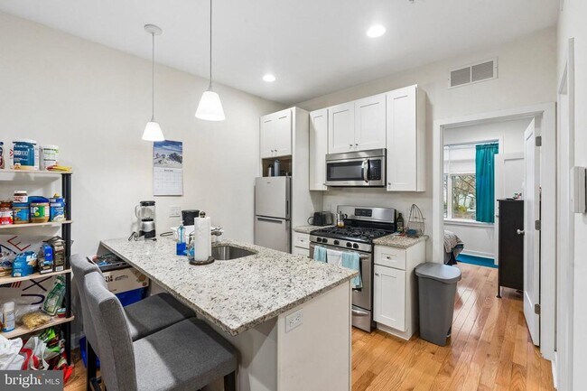 Building Photo - 925 N 20th St