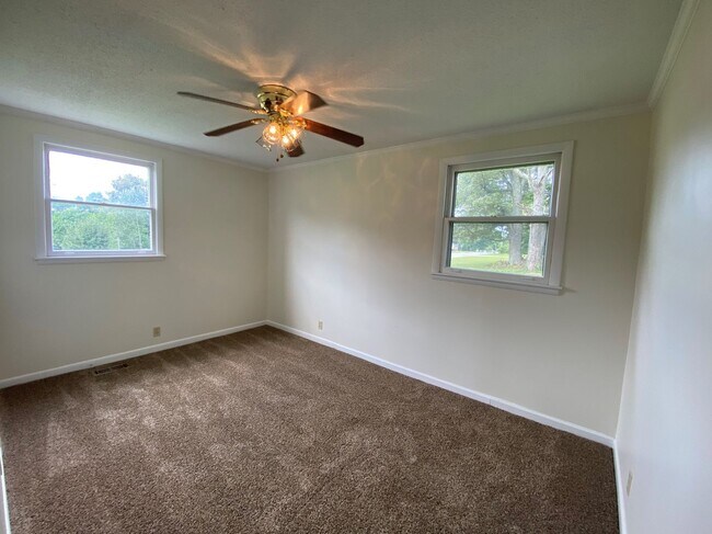 Building Photo - Pet Friendly Home For Rent Near Post!