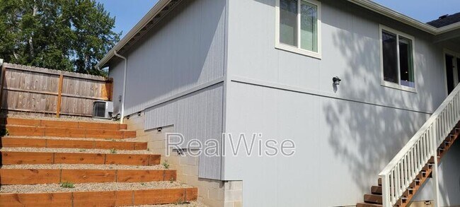 Building Photo - 1775 Daffodil Ln