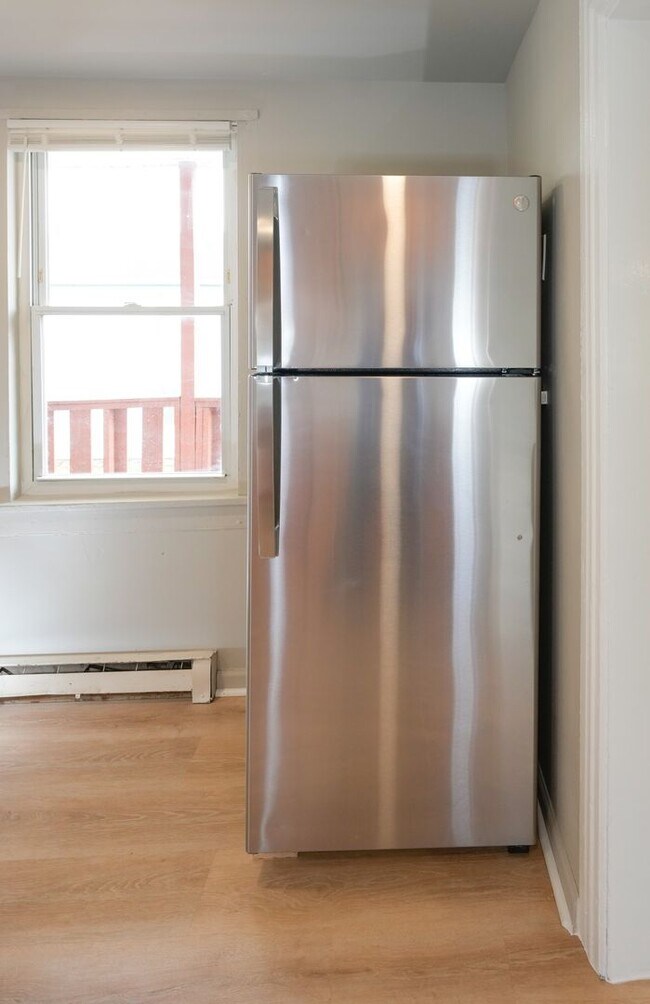 Building Photo - 334 Ann St