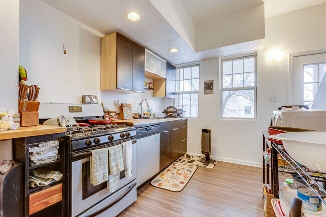 Building Photo - 2013.5 Gregory St