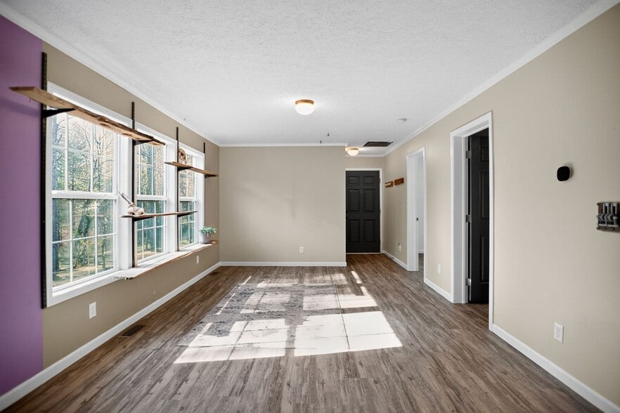 Building Photo - 318 Souther Rd