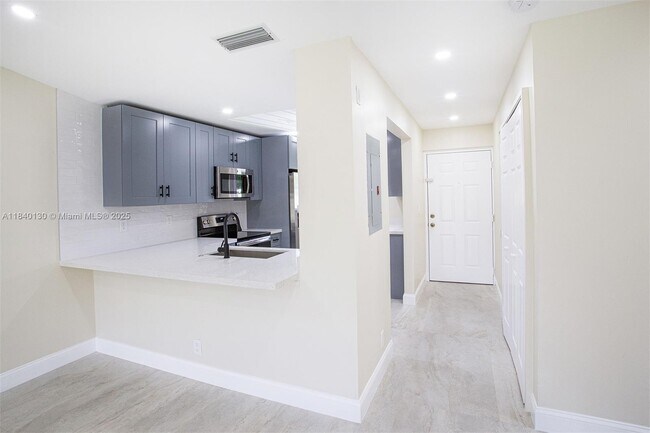 Building Photo - 9431 Boca Cove Cir