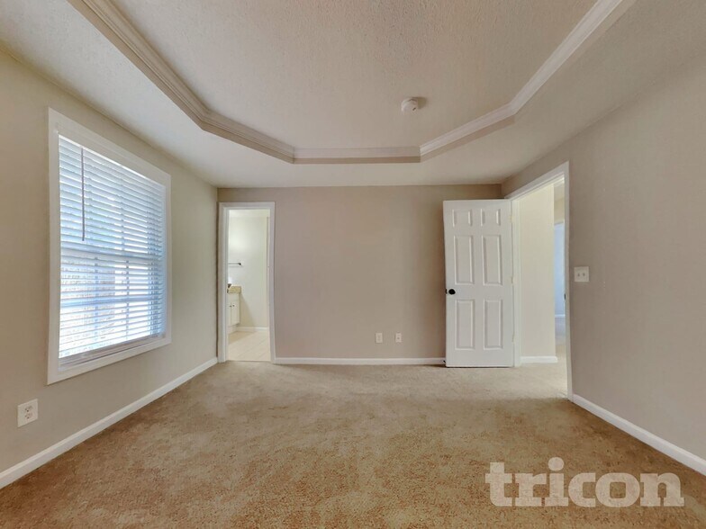 Building Photo - 226 Linden Rd