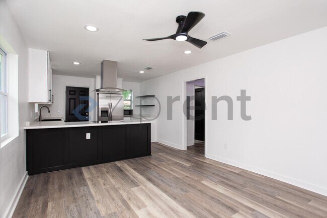 Building Photo - Unit