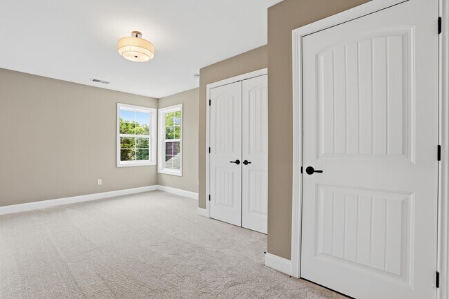 Building Photo - 238 Sugartree Ln