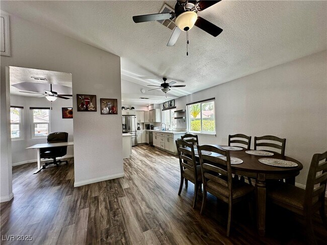 Building Photo - 41 Stone Cress Dr