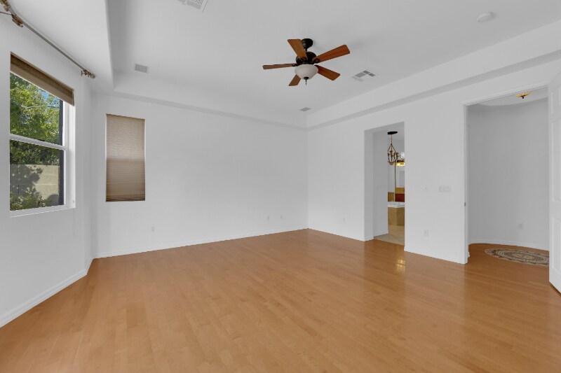 Building Photo - 10390 Stanberry Ave