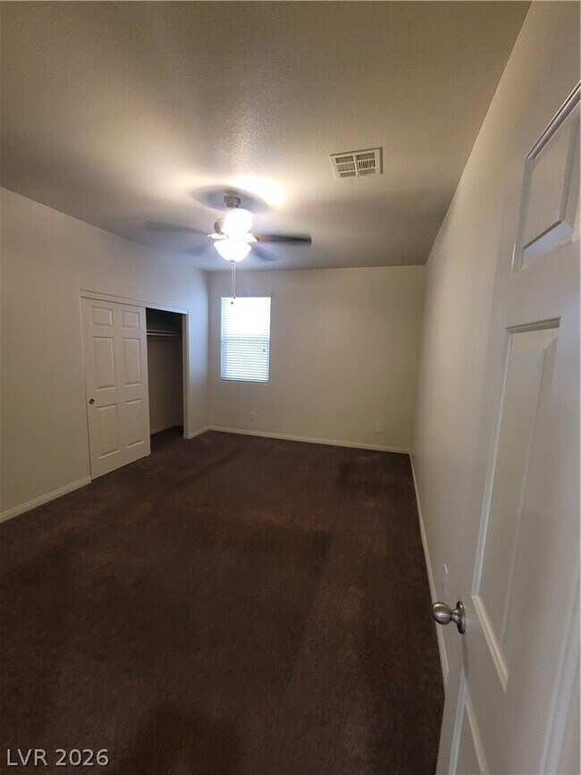 Building Photo - 2409 W Gilmore Ave