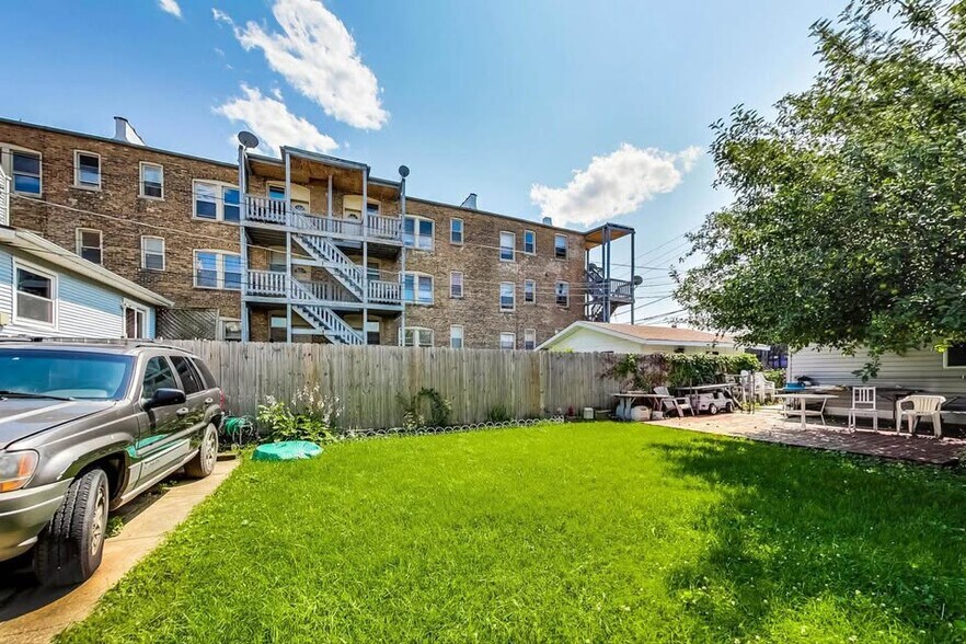 Building Photo - 4736 N Spaulding Ave