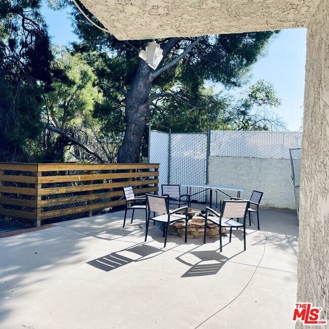 Building Photo - 11158 Newcastle Ave