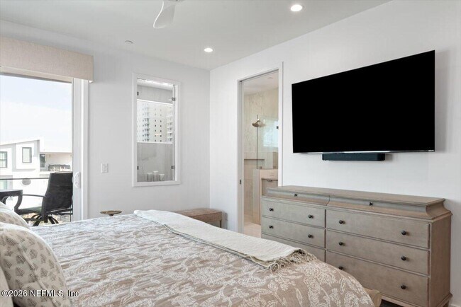 Building Photo - 114 12th Ave S