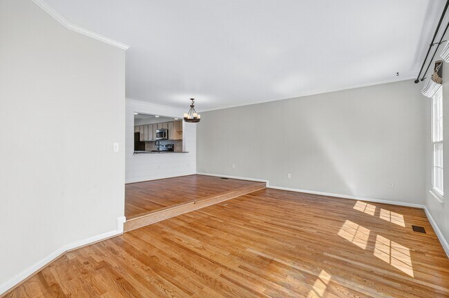 Building Photo - 7123 Gresham Ct W