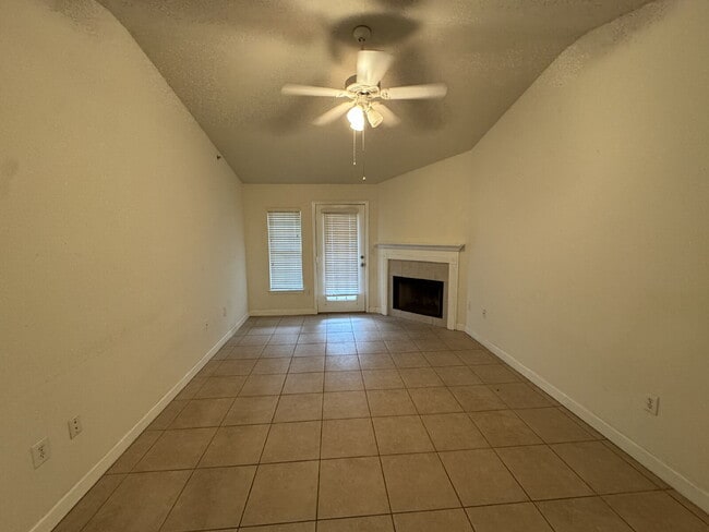 Building Photo - 217 Woodlake Wynde