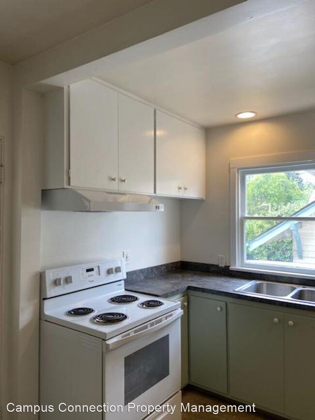 Building Photo - 7 br, 4 bath House - 1858 University St