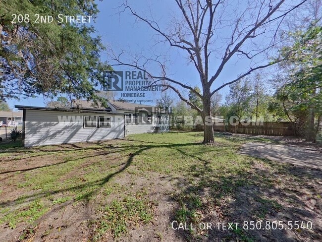 Building Photo - 208 2nd St