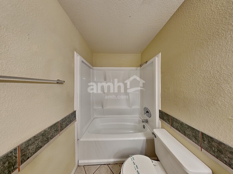 Building Photo - 1566 W Breakwell St