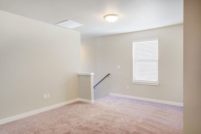 Building Photo - 8422 63rd Pl NE