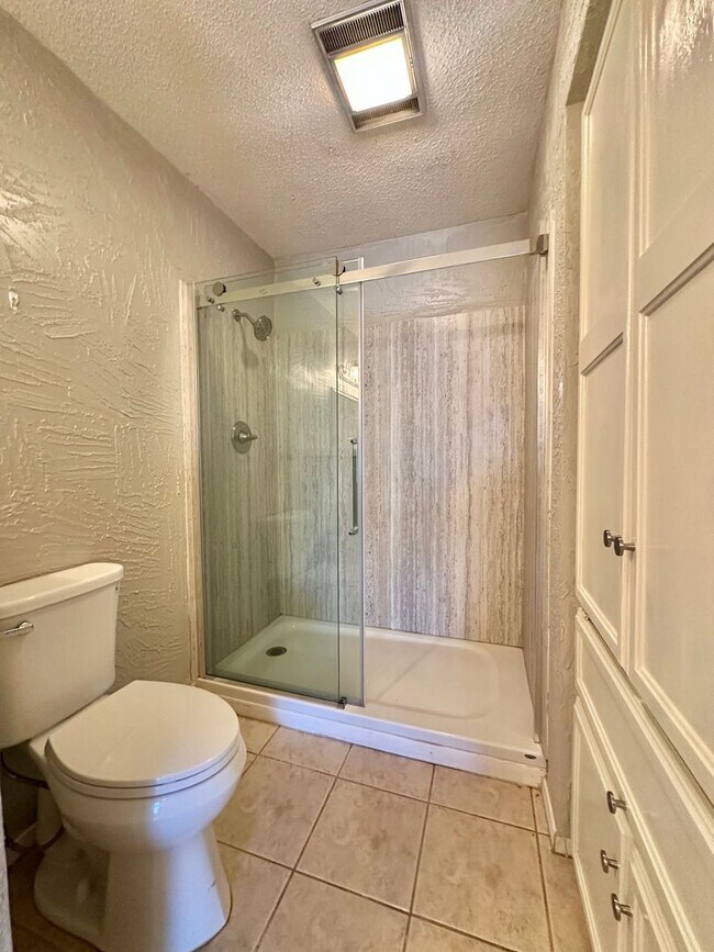 Building Photo - NOW AVAILABLE - 2-Bedroom 2-Bathroom Condo + Clubhouse/Pool/River Access