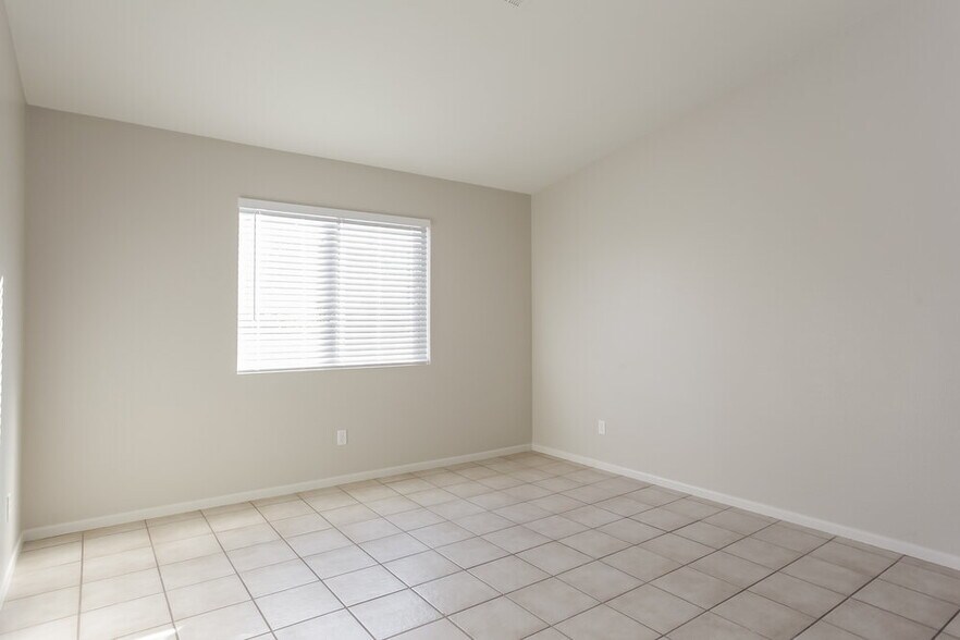 Building Photo - 477 Wright Way