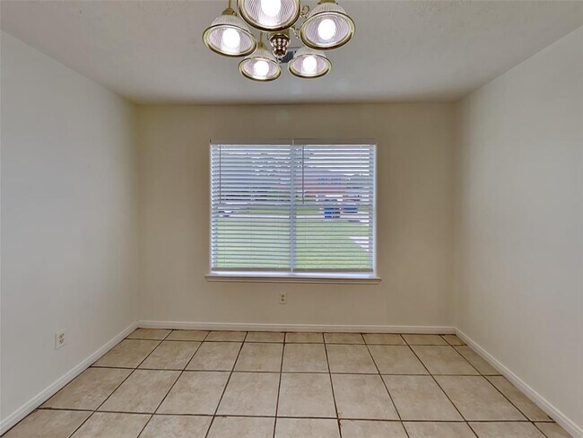Building Photo - 16365 Hidden River Ct