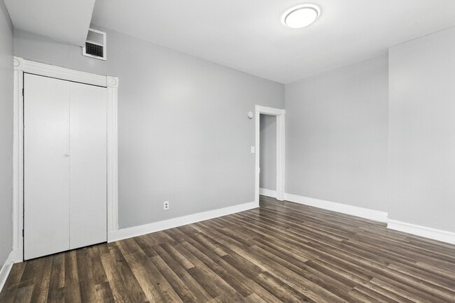 Building Photo - 1541 N Broadway