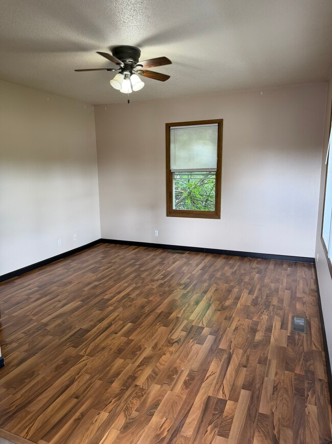 Building Photo - 216 2nd Ave