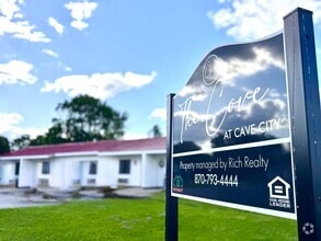 Building Photo - Newly Remodeled 2/1 in Cave City!