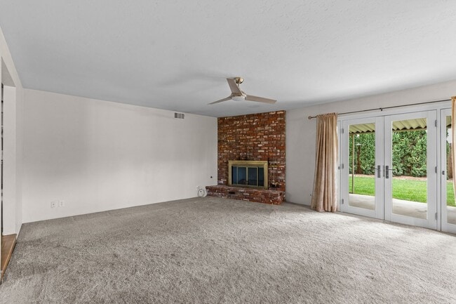 Building Photo - Beautifully Maintained Rental Home with an...