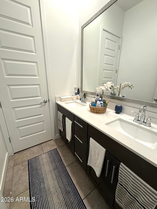 Building Photo - 9221 W Glenrosa Ave