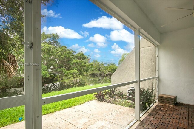 Building Photo - 100 Lakeview Dr